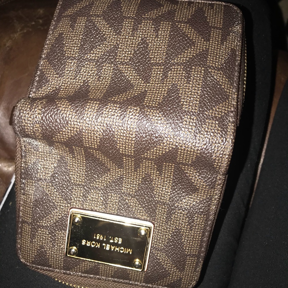 MK small Wallet - Picture 4 of 5